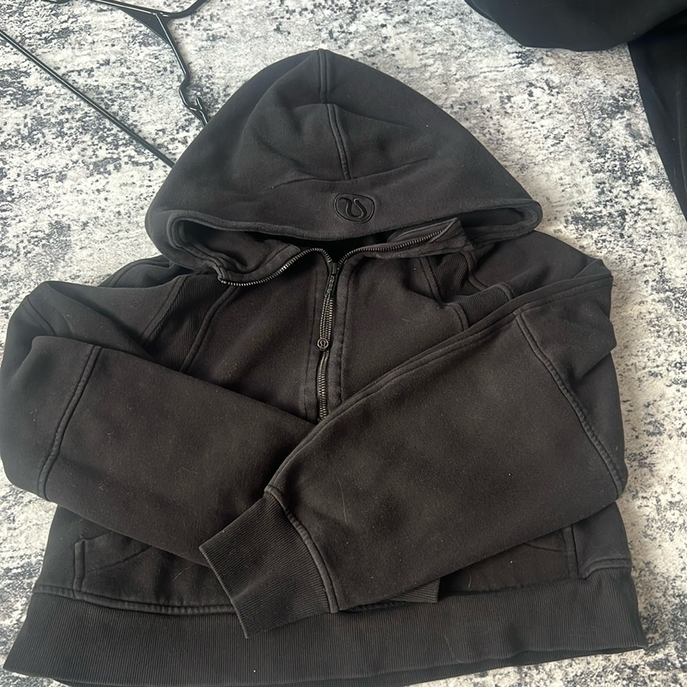 Black lulu cropped scuba size xs/s